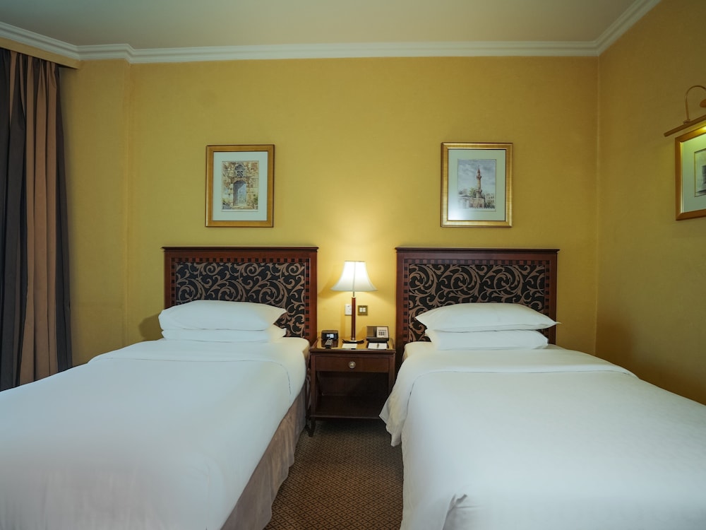 Club Room, 2 Twin Beds, Smoking - Photo 7