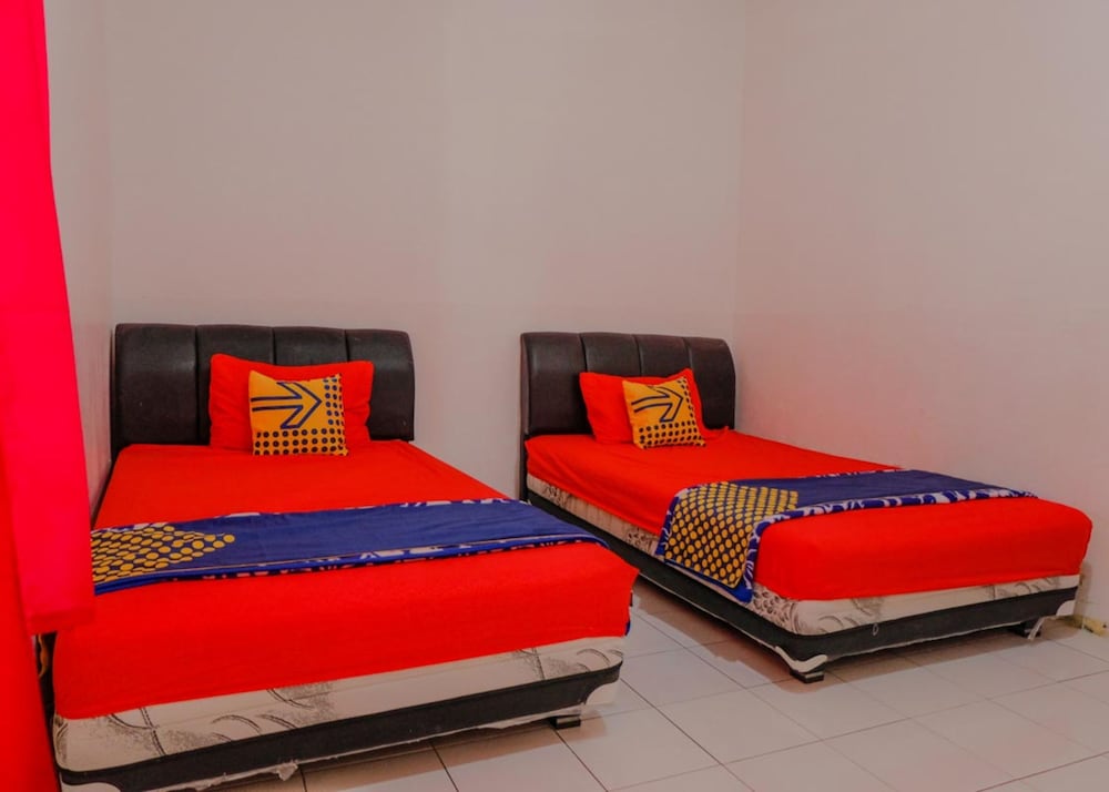 Economy Twin Room photo 2