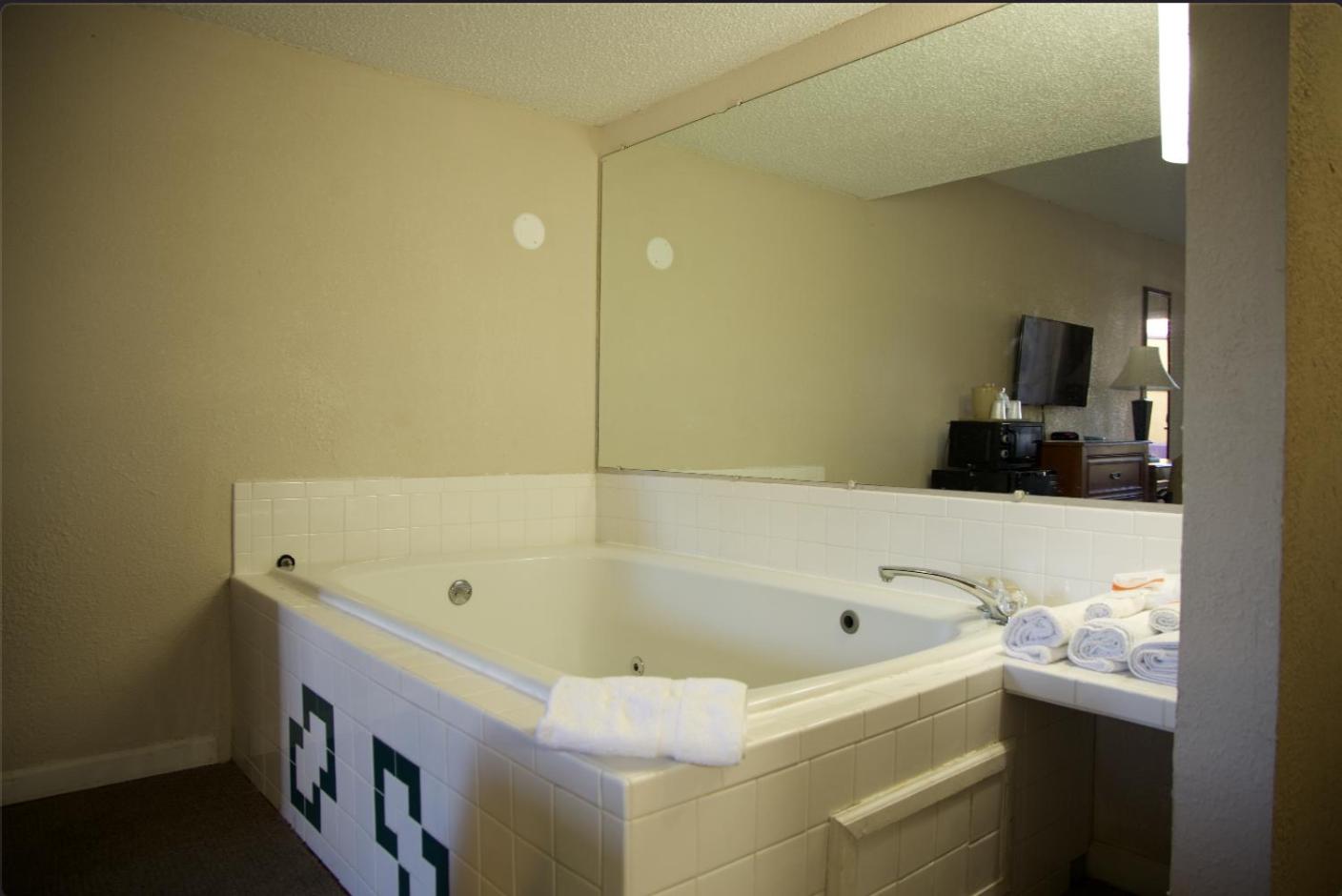 King Suite with Spa Bath photo 2