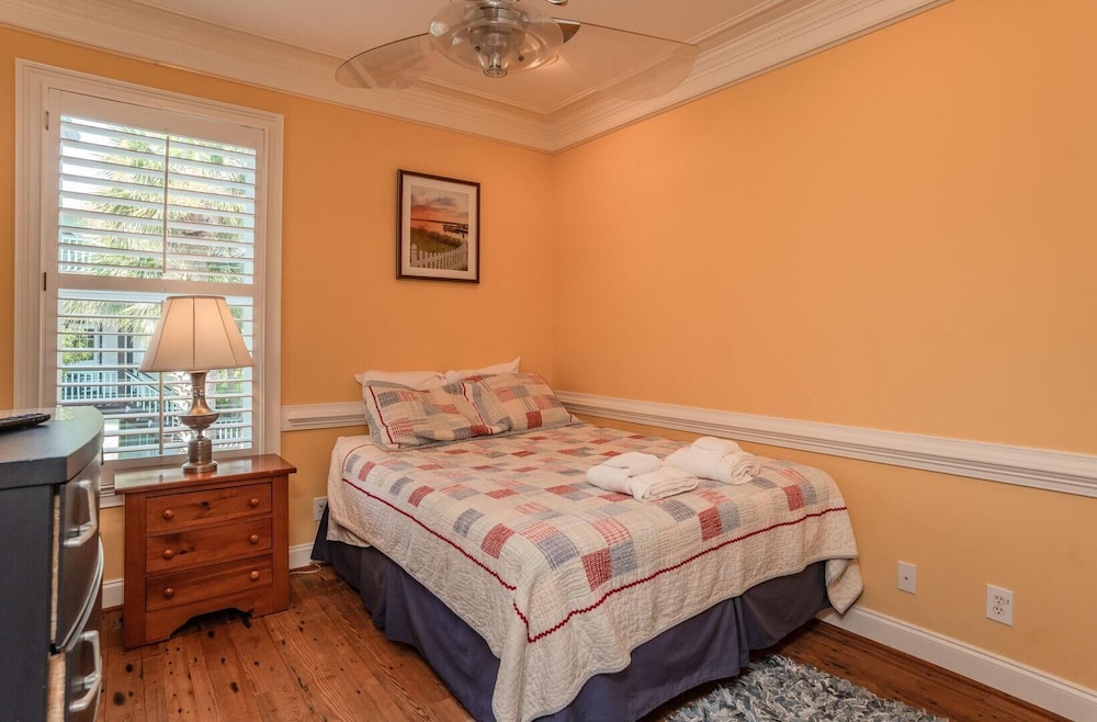 House, Multiple Beds, Patio, Garden View (18 Fiddlers Cove Dr) photo 2
