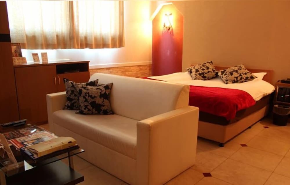 Standard King Room photo 3