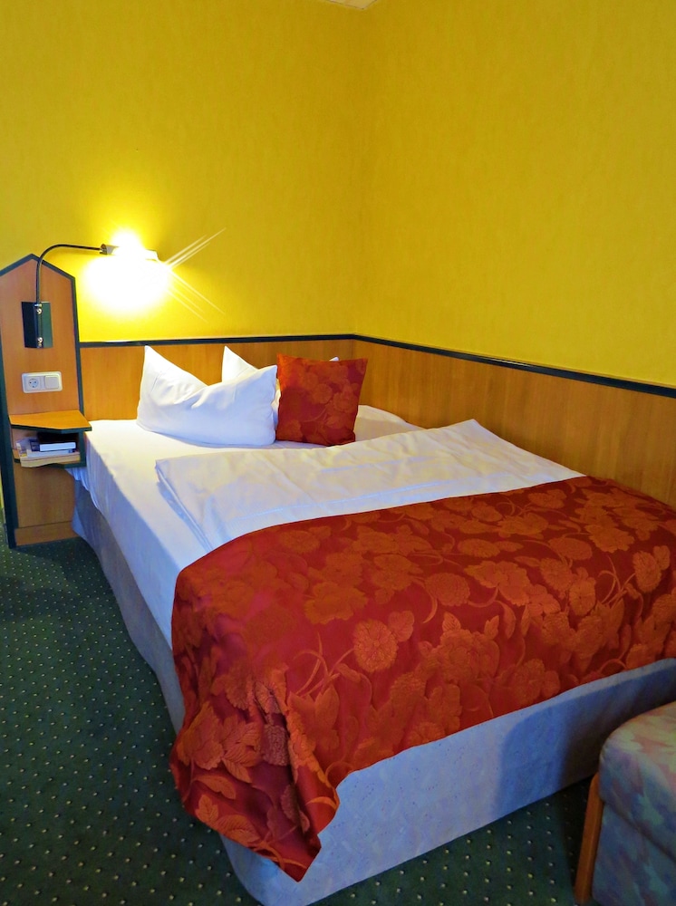 Economy Double Room photo 3