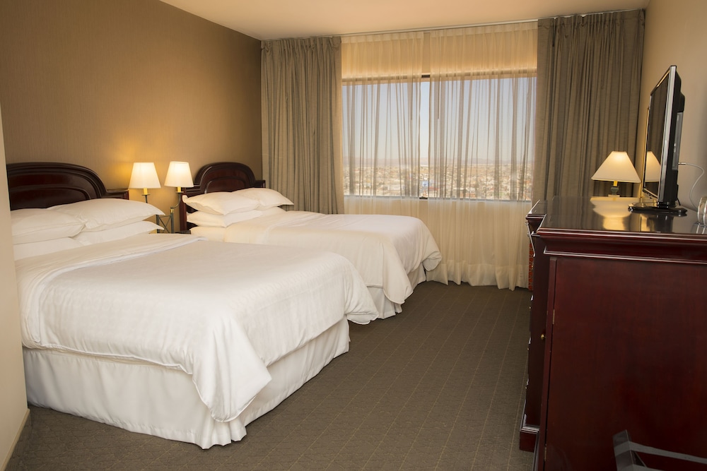 Room, 2 Queen Beds - Photo 4