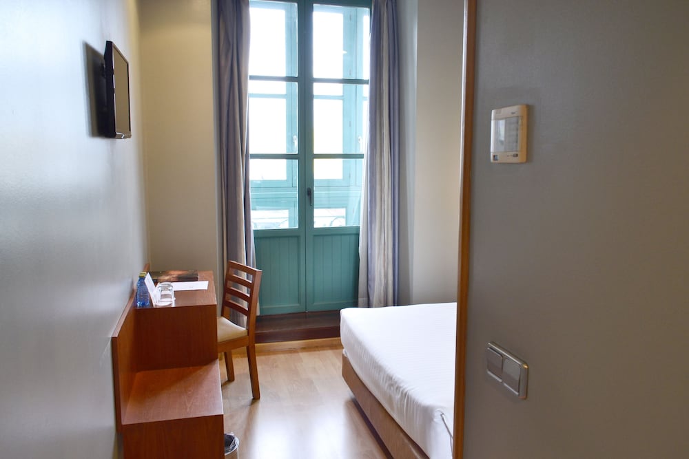 Standard Double or Twin Room photo 2