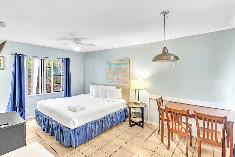 Studio - Partial Ocean View