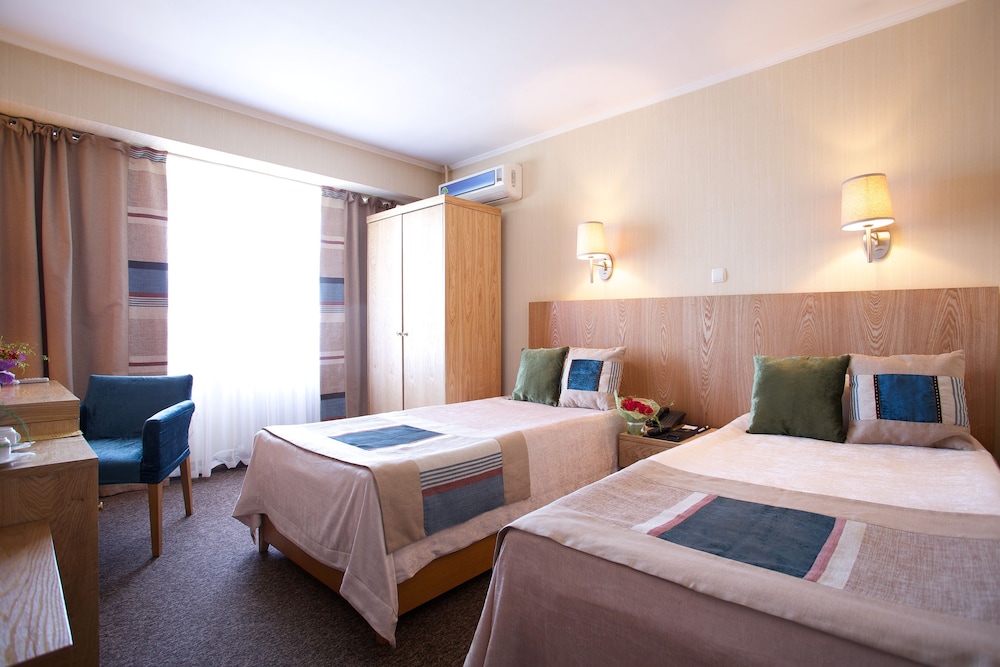 Standard Double or Twin Room photo 3