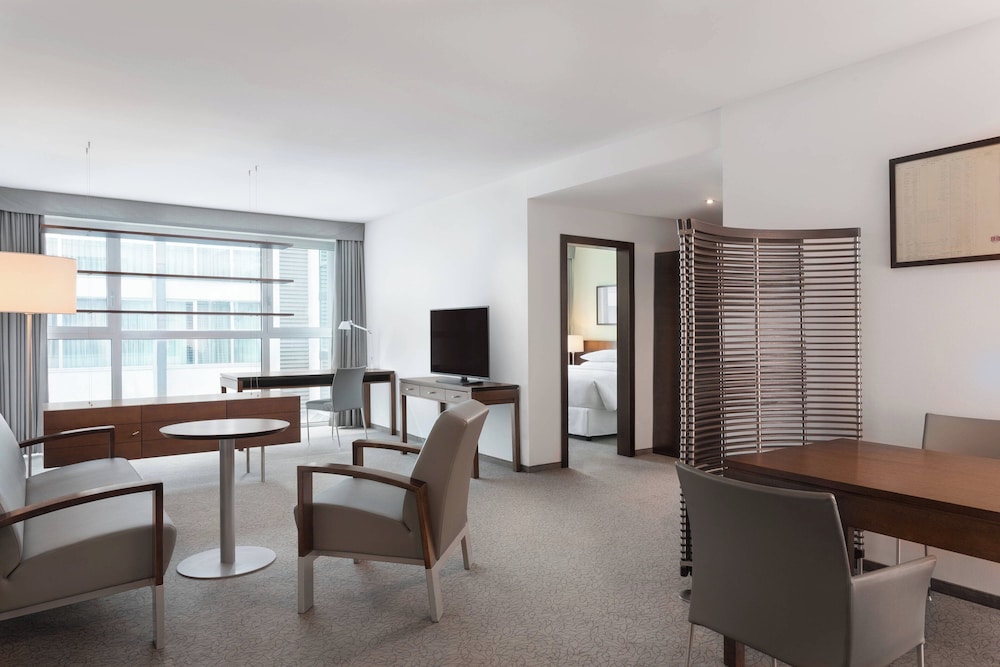 Executive Suite, 1 King Bed - Photo 4