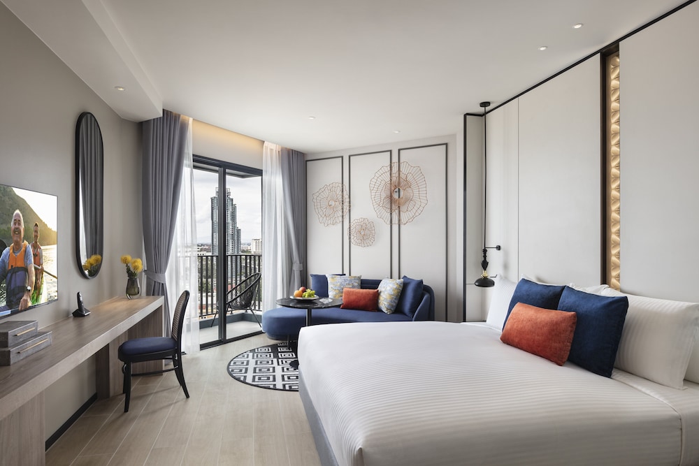 Deluxe Room, Sea View (King) - Photo 4