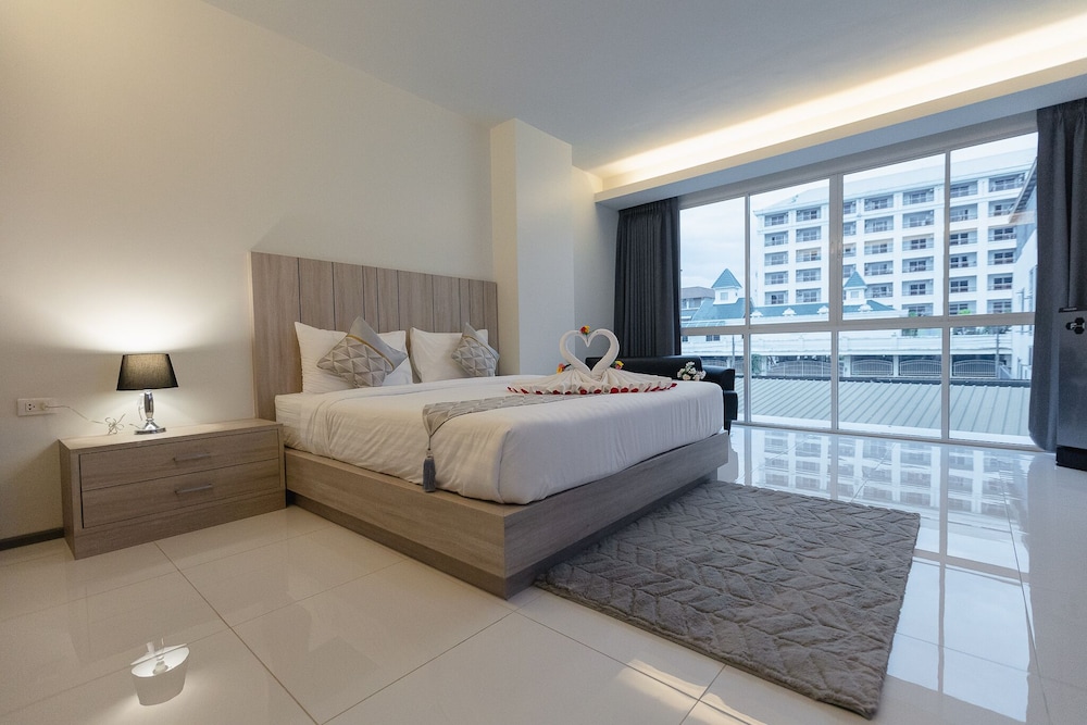Family Room, Non Smoking, City View photo 2