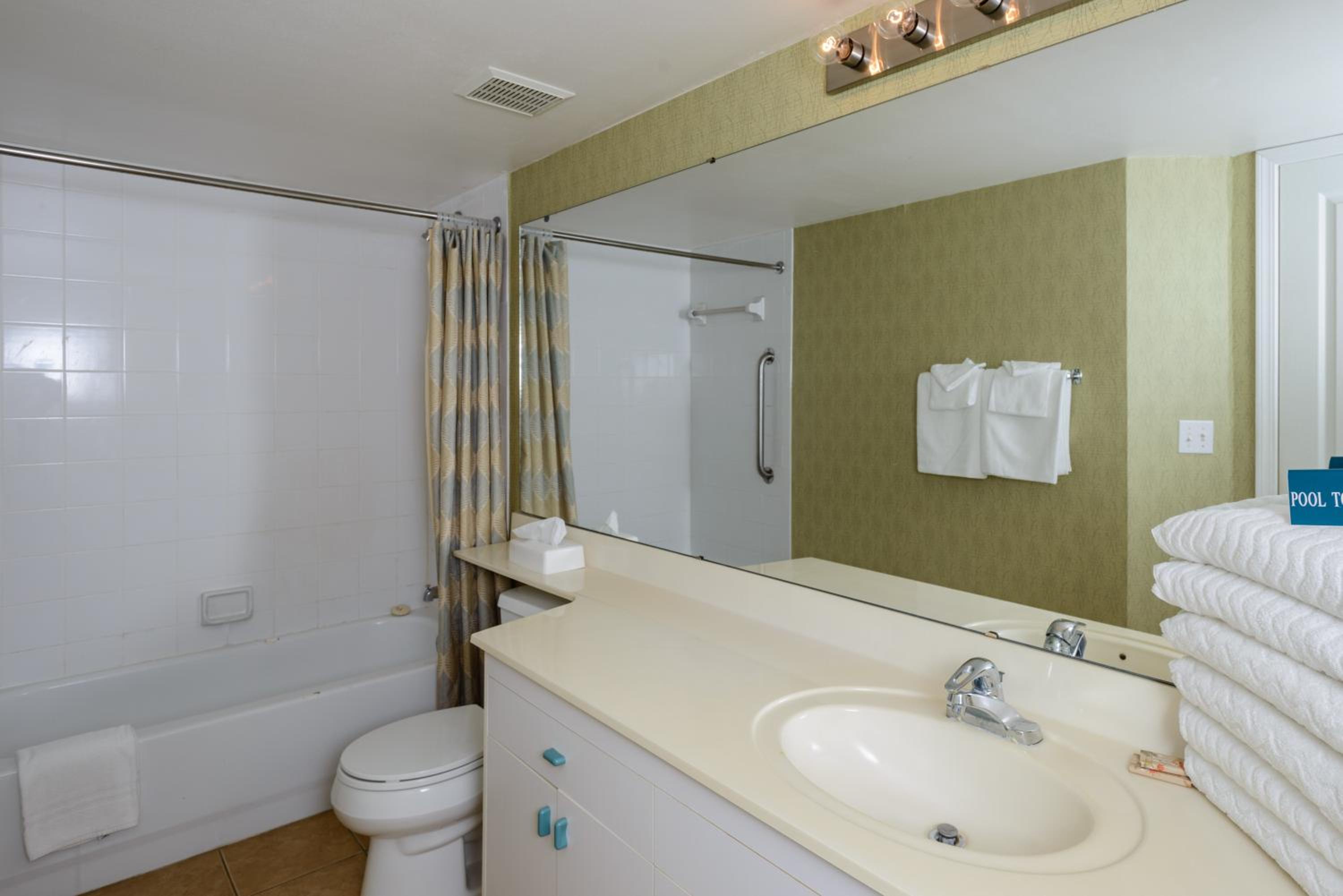 Two-Bedroom Suite photo 3