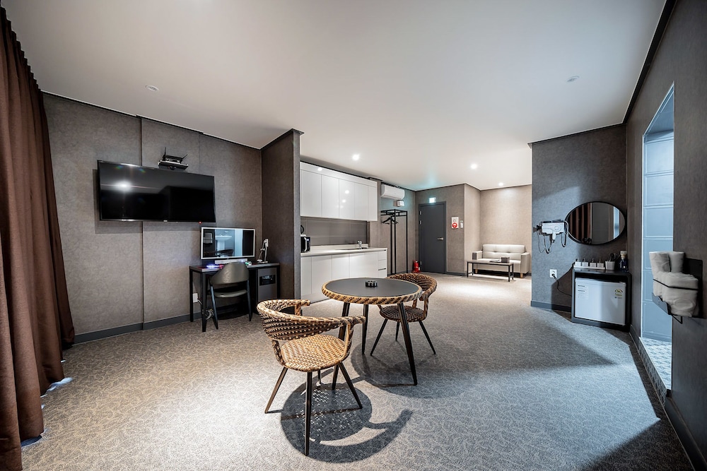 Room, Terrace - Photo 3