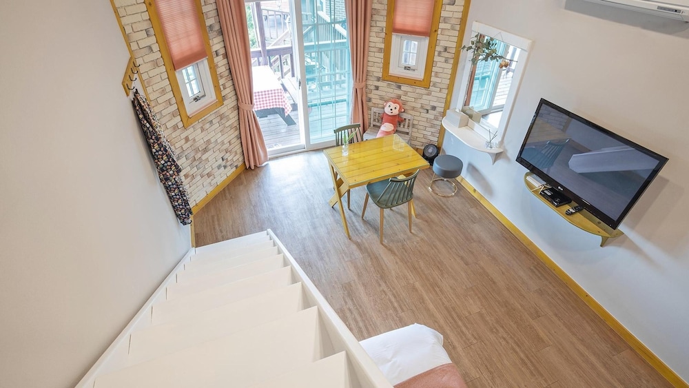 Basic Room, 1 Bedroom (204(with Pet,2nd floor)) - Photo 12