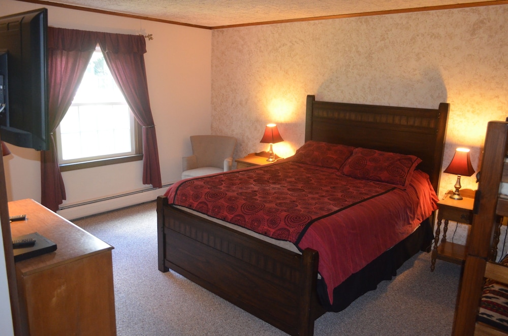 Standard Double Room (Queen with Bunk Bed) photo 3