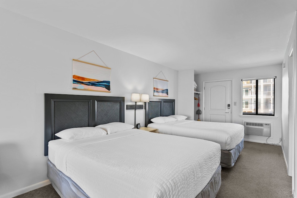 Room, 2 Queen Beds, Ocean View, Oceanfront photo 2