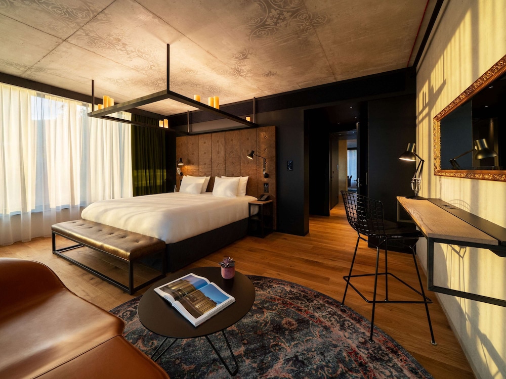 Suite, 1 King Bed (Prime Minister) - Photo 6