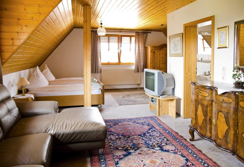 Triple Room, 2 Bedrooms photo 3