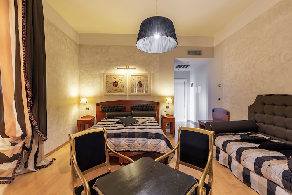 Quadruple Room - Photo 19