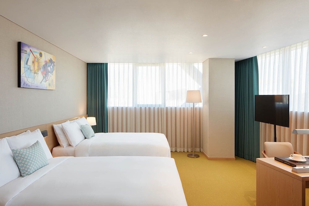 Family Room, 2 Double Beds, Non Smoking photo 1