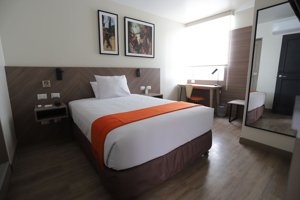 Traditional Room, 1 Queen Bed photo 3