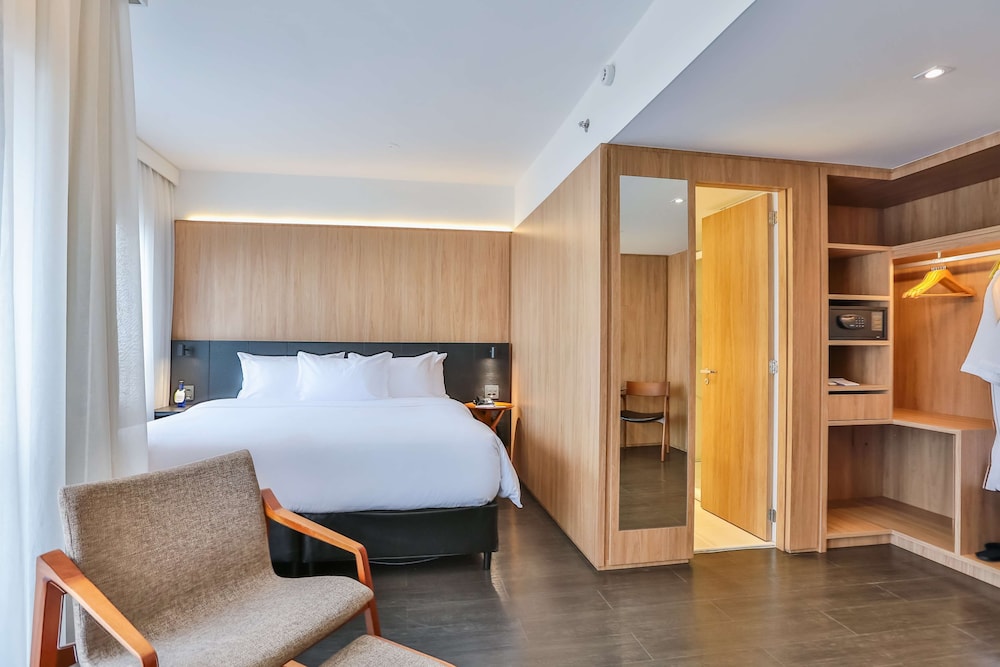 Premier Room, 1 King Bed, Non Smoking, Bathtub