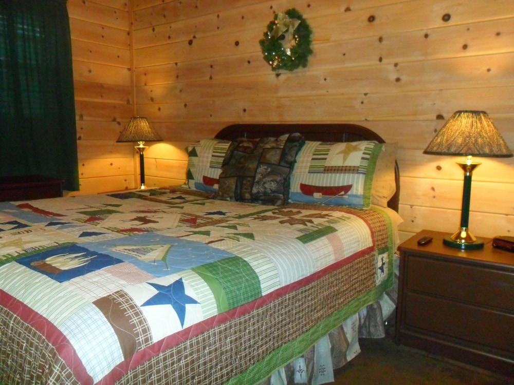 Economy Cabin, 1 King Bed, Jetted Tub