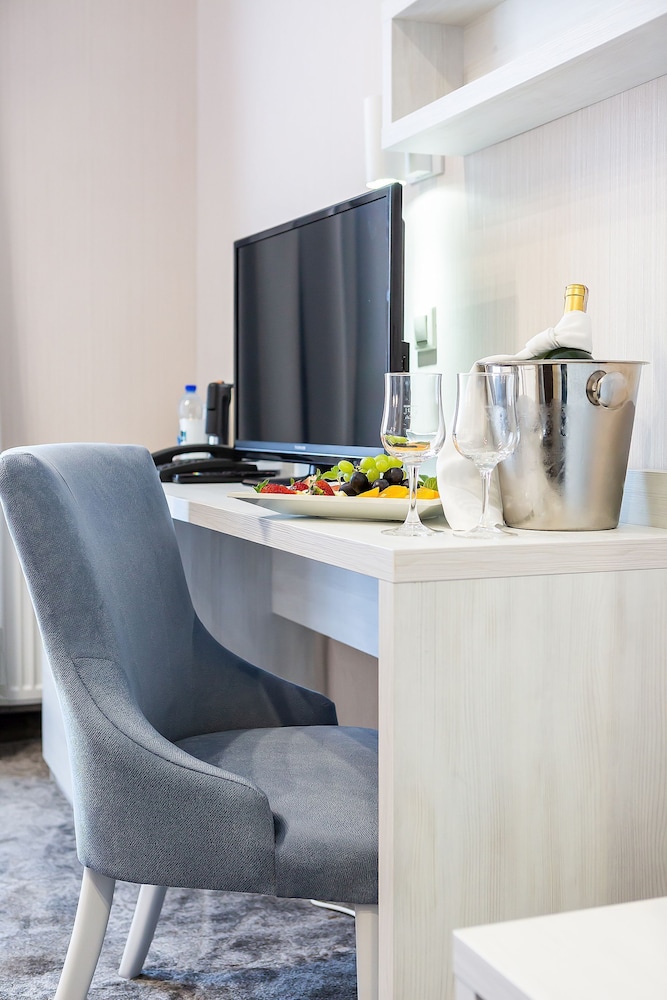 Standard Twin Room - Photo 7