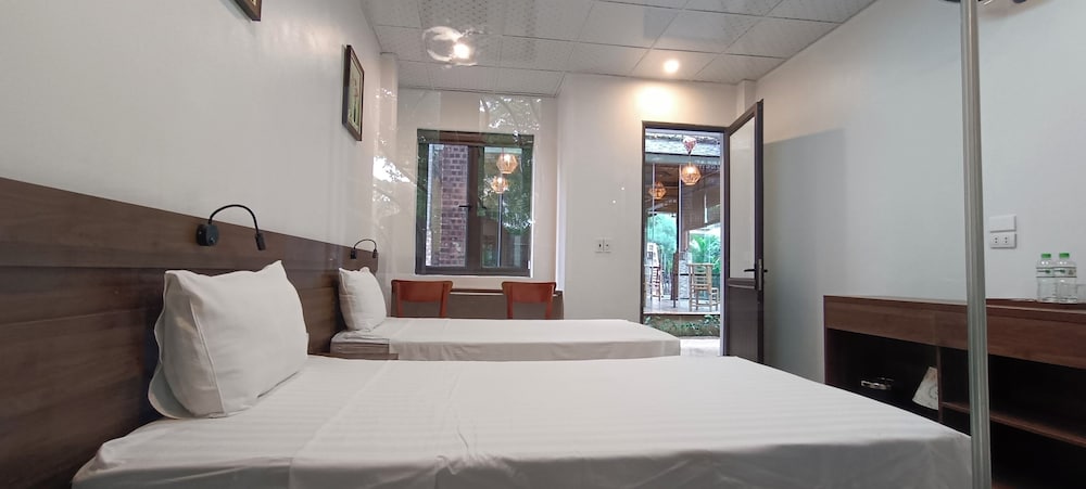 Standard Double Room Single Use, Garden View