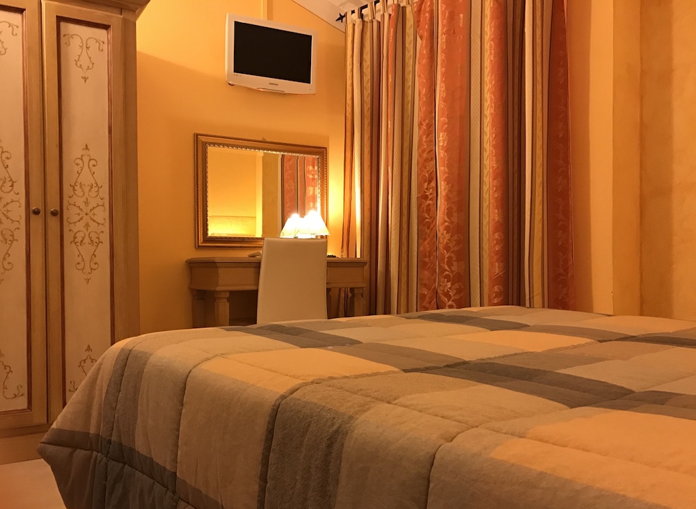 Standard Double or Twin Room photo 3