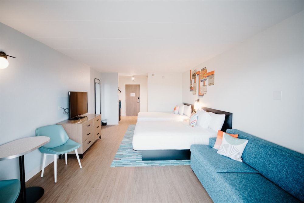 Oceanfront 2 Queen Beds with Pullout Sofa and Balcony photo 3