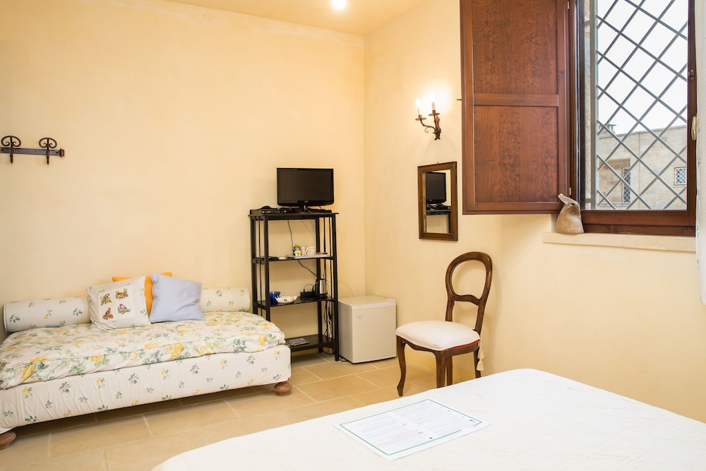 Deluxe Double or Twin Room, Ensuite photo 3