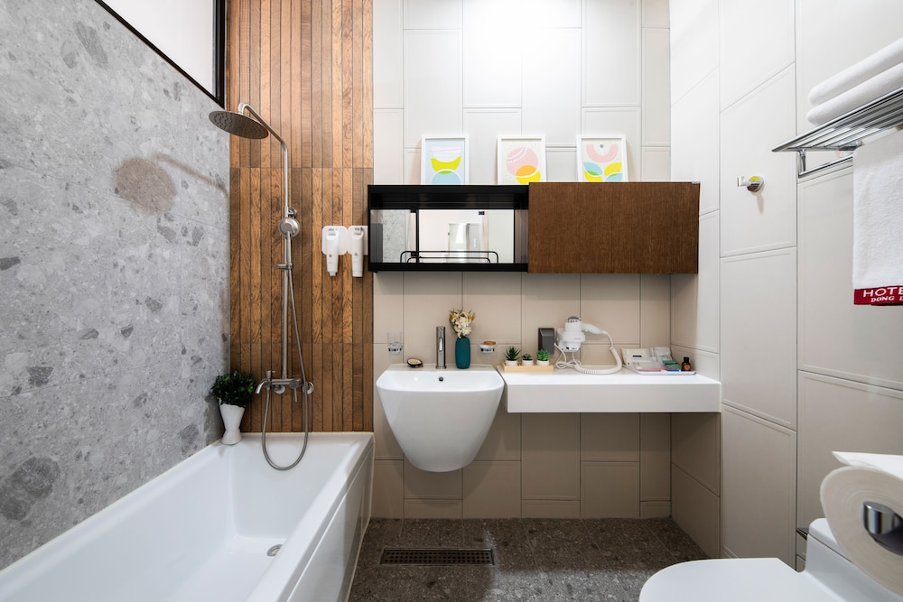 Double Room + 1 Extra Bed (Bathtub) - Photo 6
