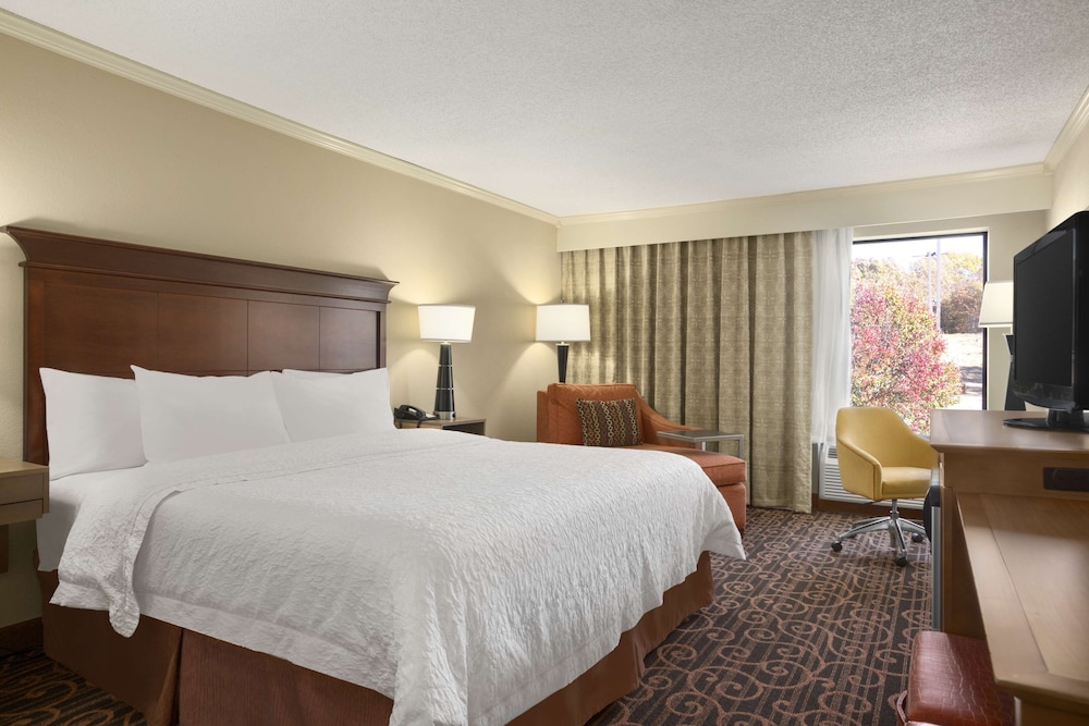 Standard Room, 1 King Bed photo 2
