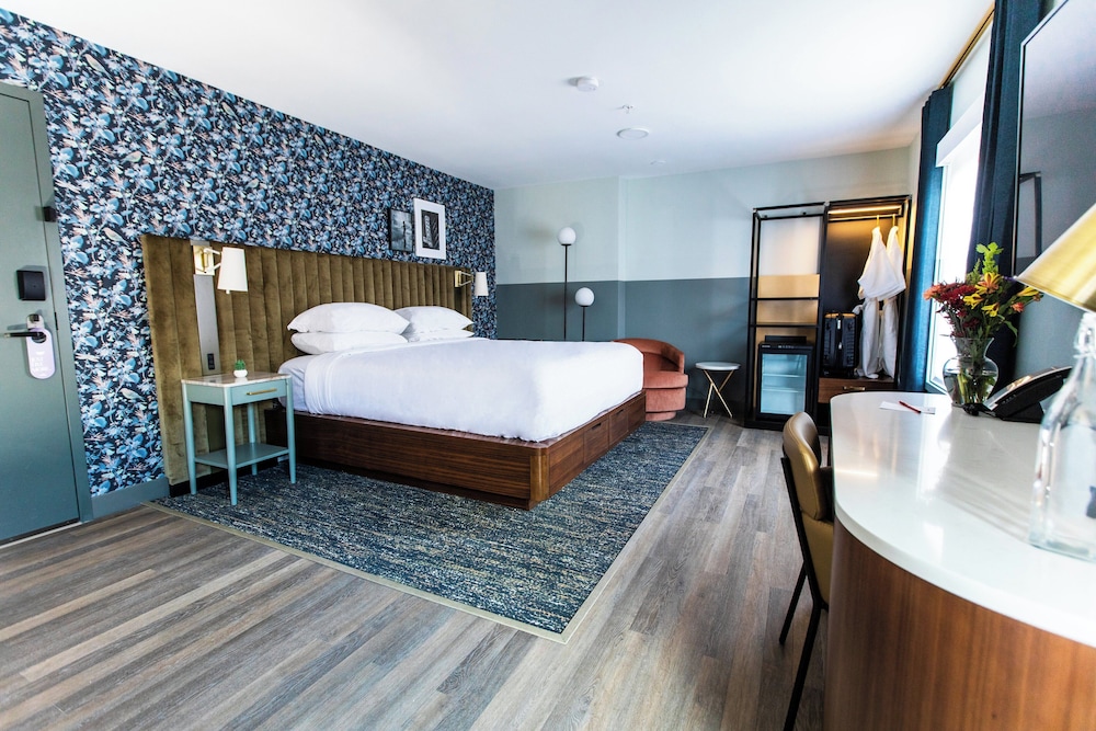 Standard Room, 1 King Bed, Accessible (Communications Accessible) - Photo 3