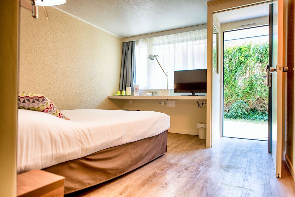 Standard Room, 2 Twin Beds - Photo 4