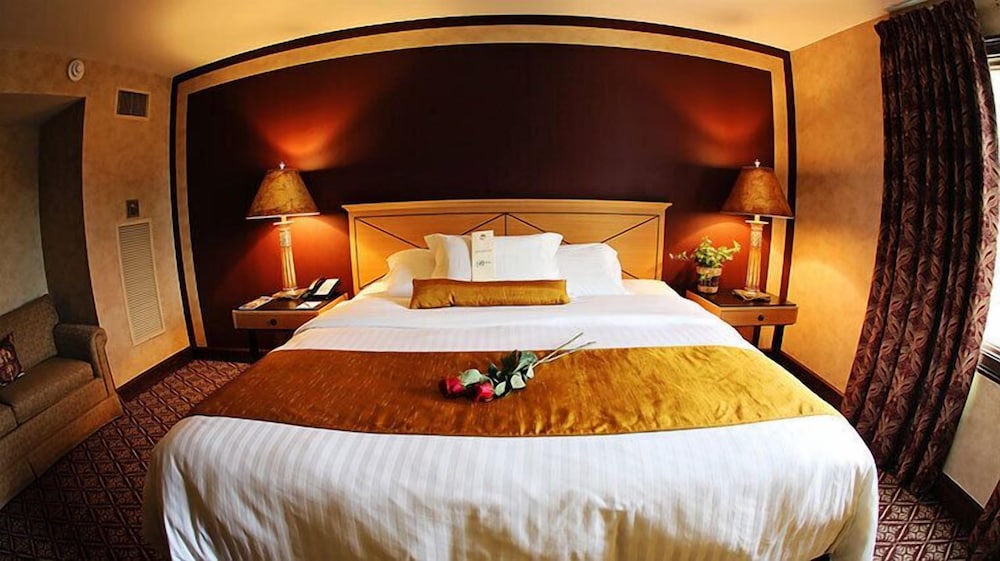 Superior Suite, 1 King Bed, Non Smoking photo 2