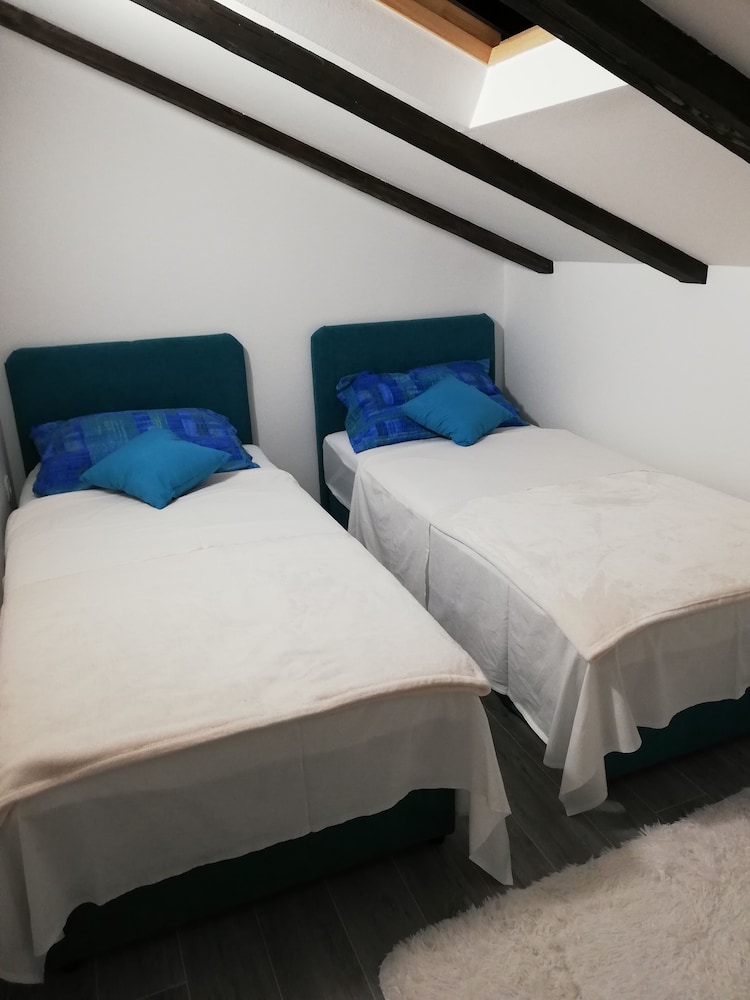 Apartment photo 2