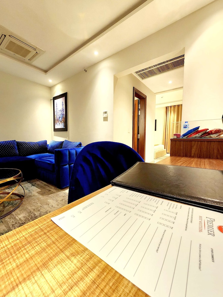 Premier Suite, 1 King Bed, Non Smoking, City View (with Extra Bed) - Photo 8