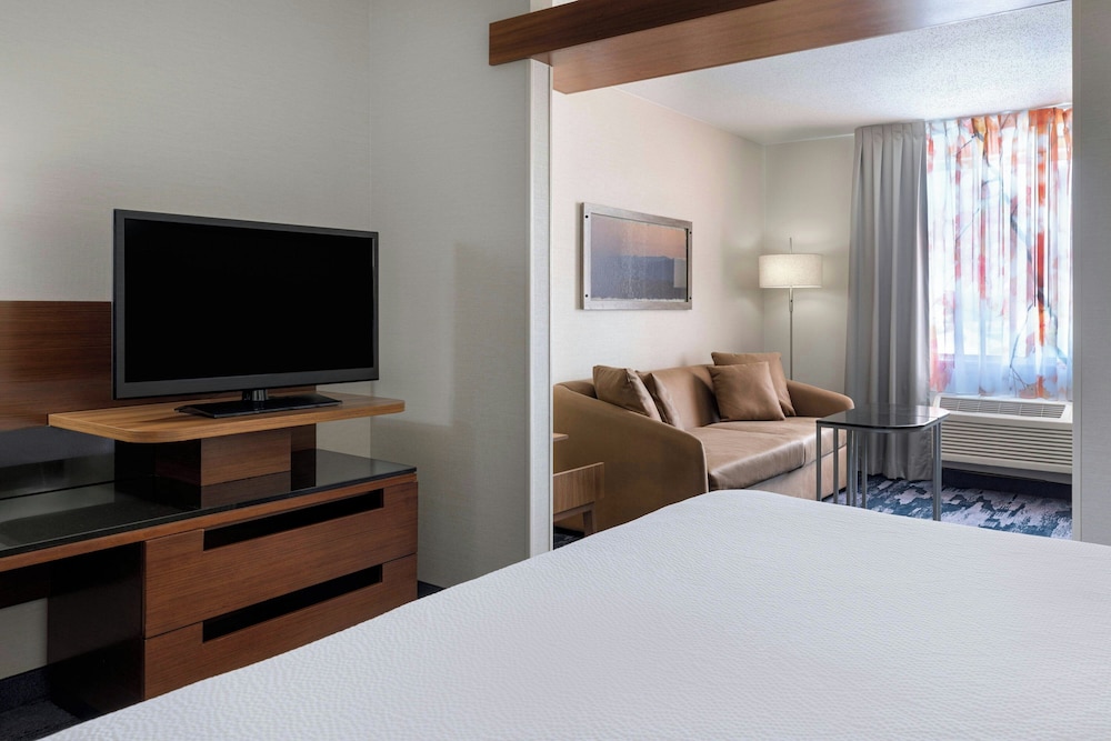 Suite, Multiple Beds (Mobility/Hearing Accessible, Tub) photo 3