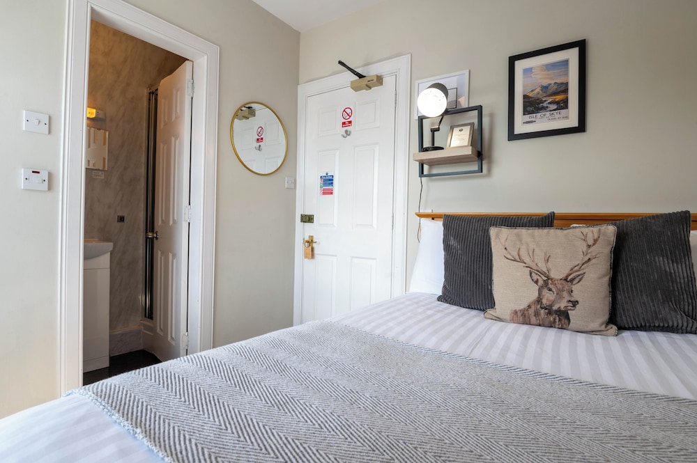Standard Single Room, Ensuite, Sea View (Larger Bed) photo 1