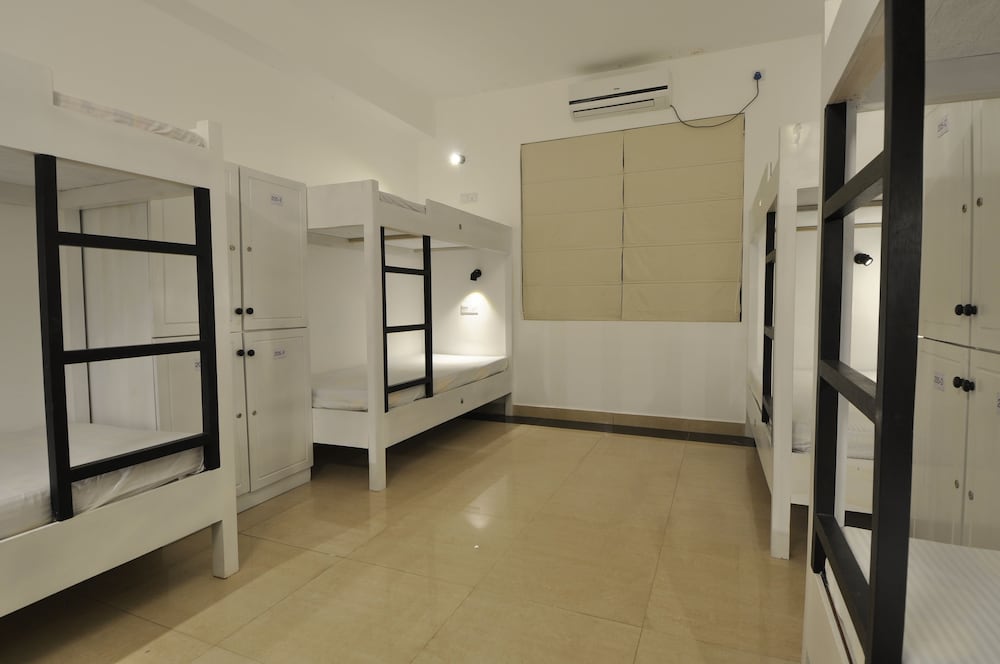 Shared Dormitory, Women only