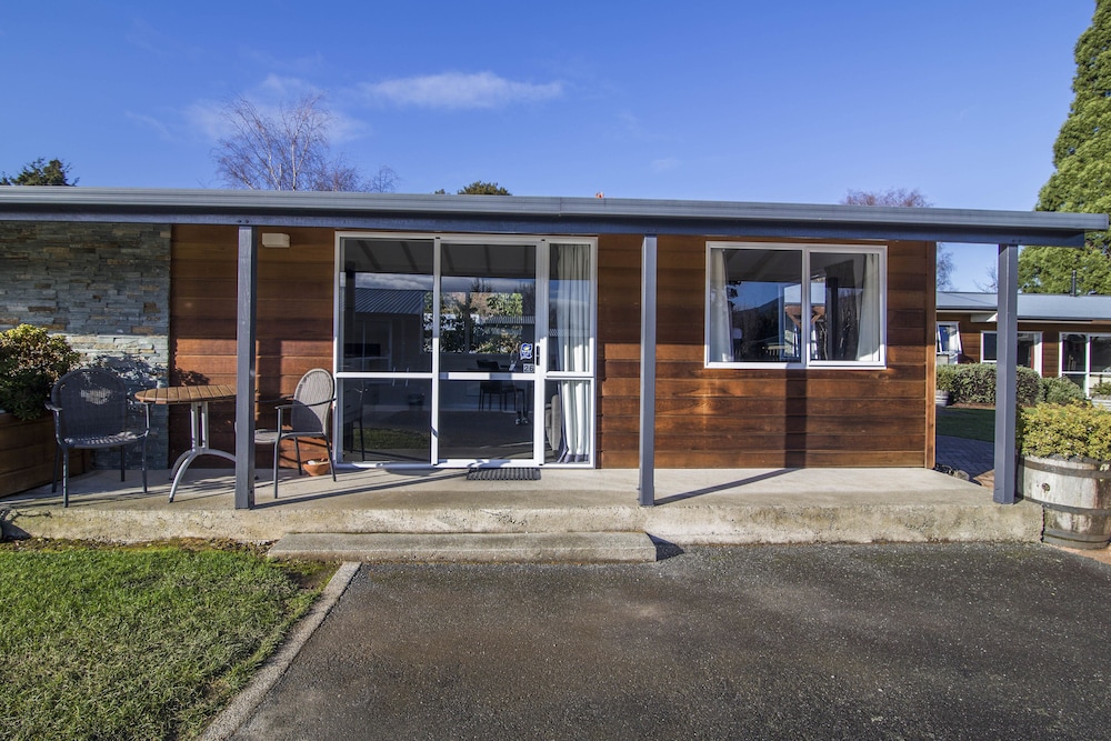 Self Contained Unit - 1 Bedroom Family (1BR) - Photo 1
