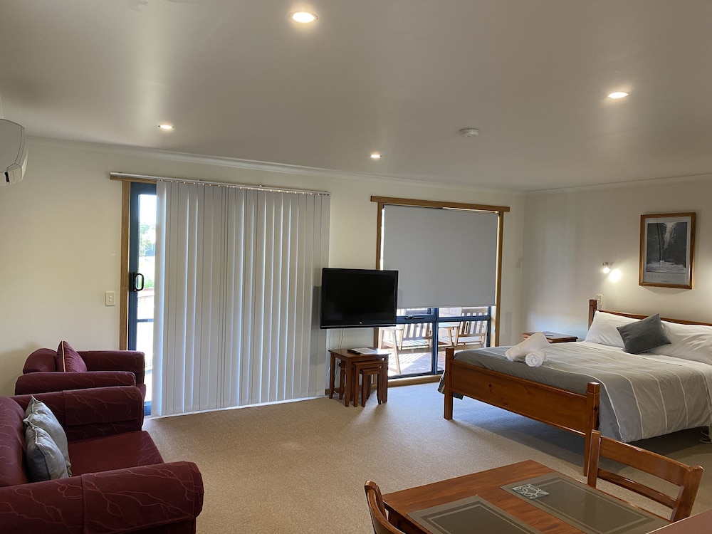 Superior Garden Apartment photo 2