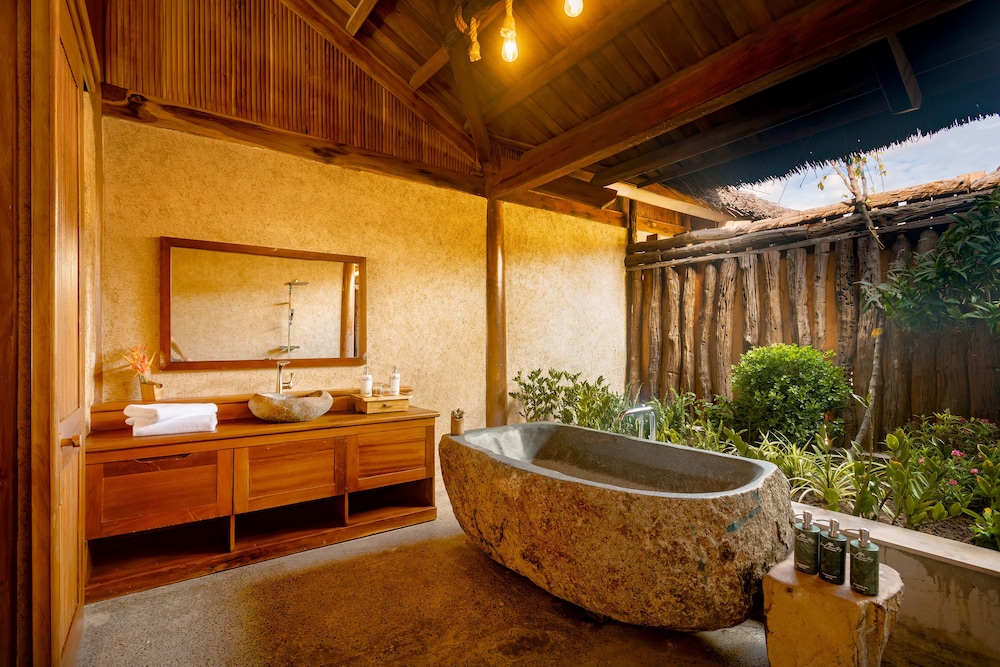 Premium Ocean Breeze with Garden View - Photo 3