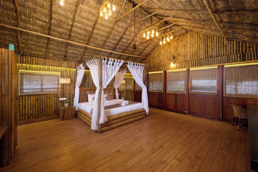 Signature Room, Balcony, Beach View