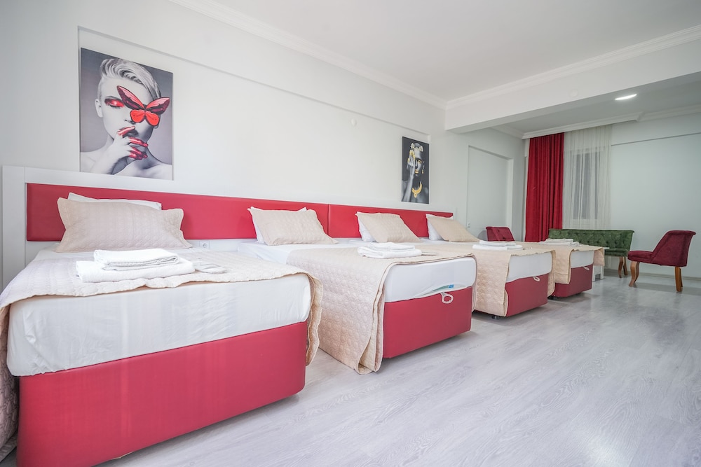 Quadruple Room - Photo 10