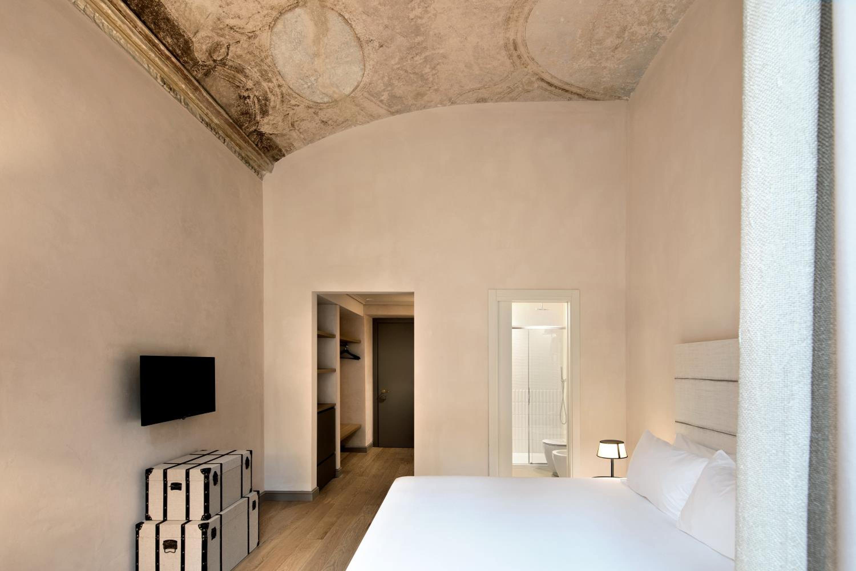 Superior Double or Twin Room - Photo 11