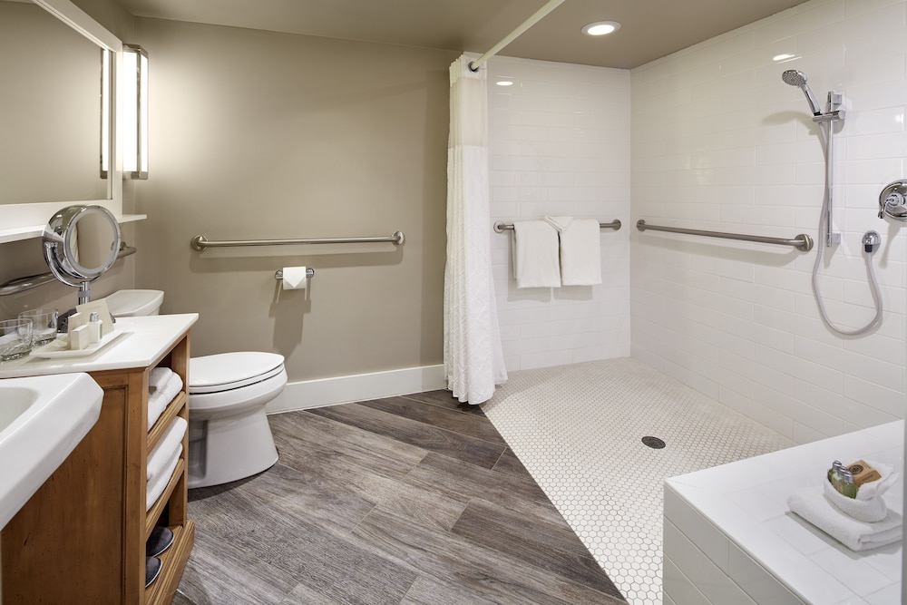 Room (Lodge Deluxe ADA) - Photo 3