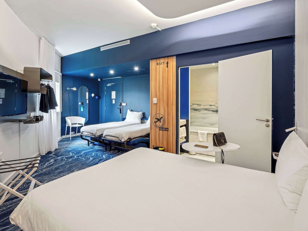 Family Room, Multiple Beds - Photo 12