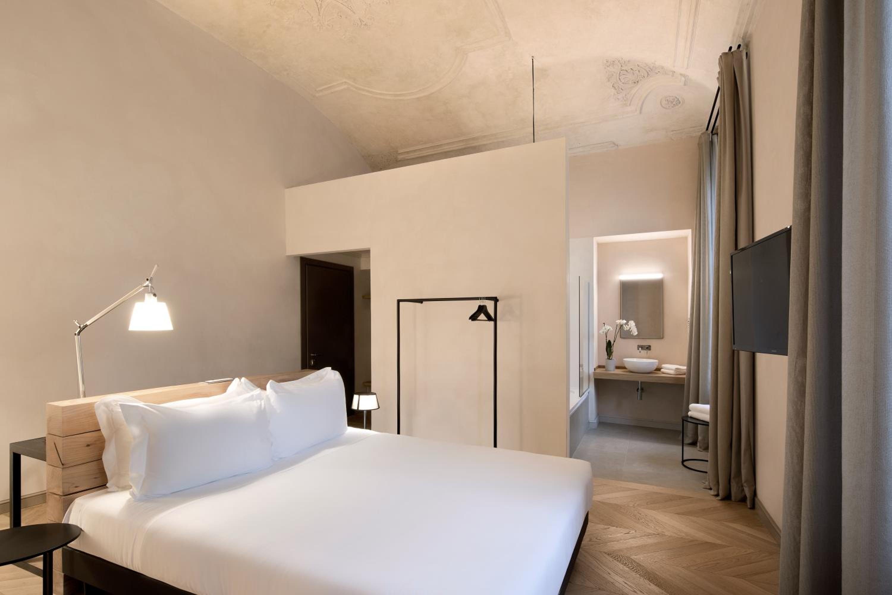 Superior Double or Twin Room - Photo 7