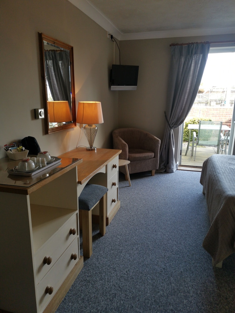 Double Room, Accessible, Ensuite (Disabled Access) - Photo 2